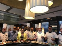 梁小清大师的团队荣获了“印度最佳亚洲餐厅奖”